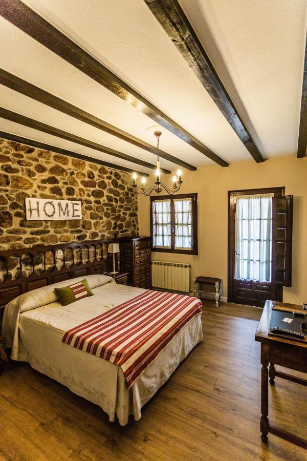 Posada Real La Montanesa Corrales De Buelna エクステリア 写真