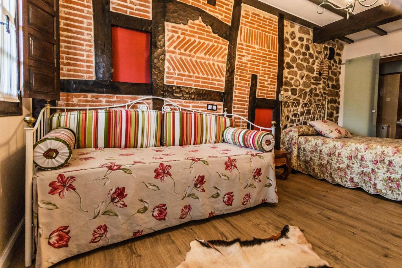 Posada Real La Montanesa Corrales De Buelna エクステリア 写真