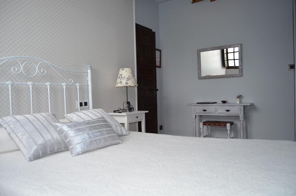 Posada Real La Montanesa Corrales De Buelna 部屋 写真